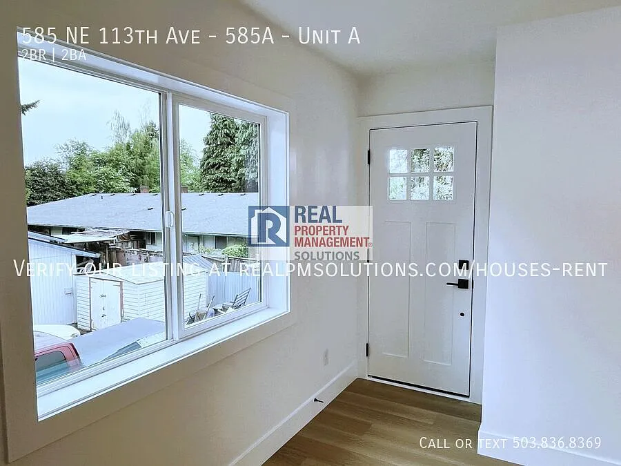 Building Photo - 585 NE 113th Ave #585A