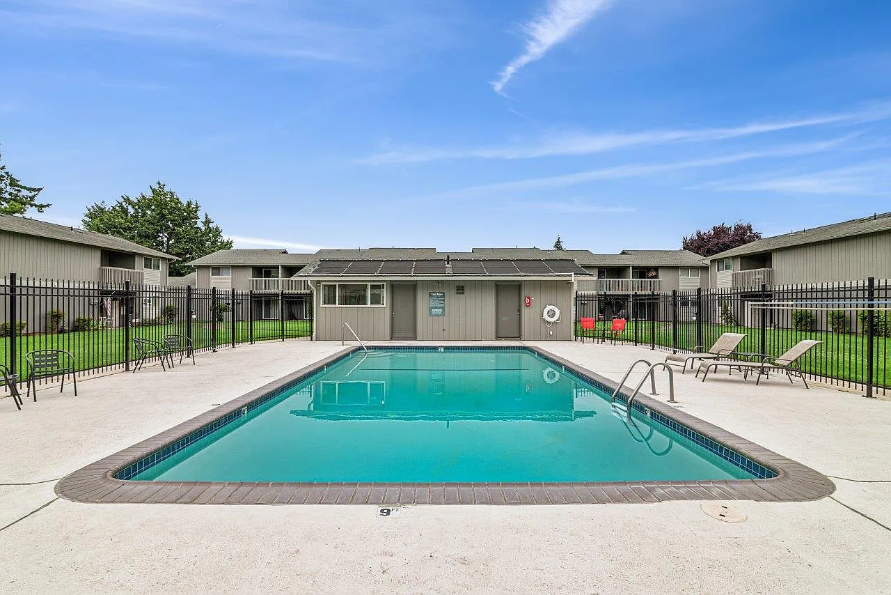 Sequoia Apartments — Photo 2