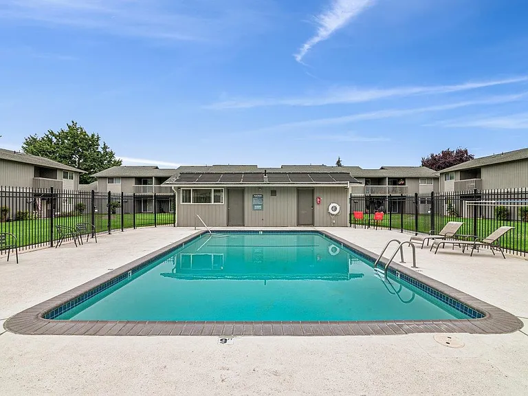 Sequoia Apartments — Photo 2