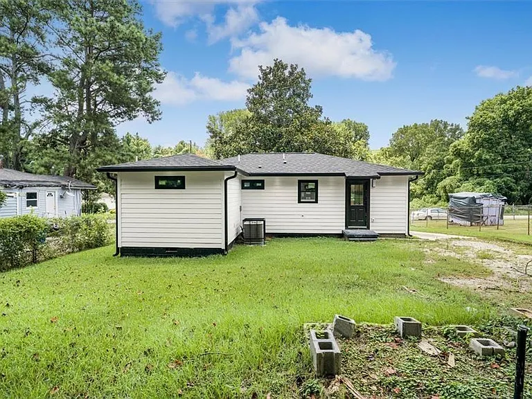 2353 Clarissa Dr NW — Photo 8