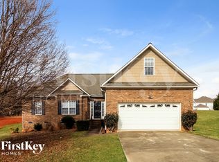 3117 Knoll Ridge Dr, Walkertown, NC 27051