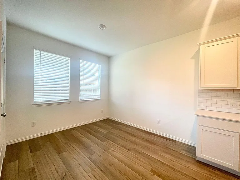 1118 Mahogany Ln — Photo 8
