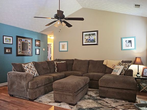 4th image of 385 Ashland Manor Dr
