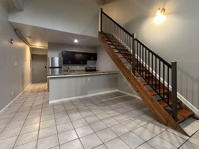 1302 W Cumberland Street — Photo 4