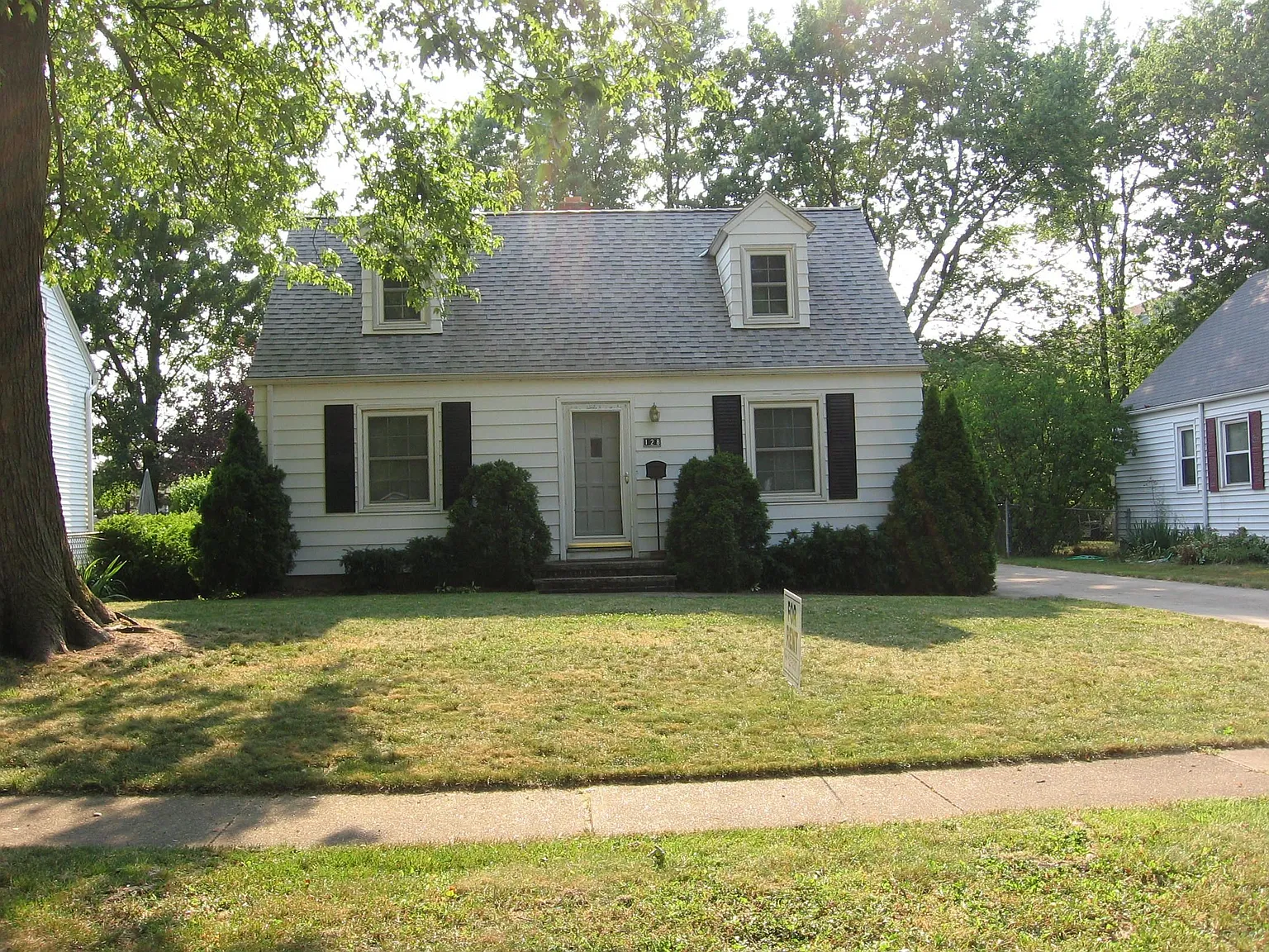 128 Inwood Blvd photo 1