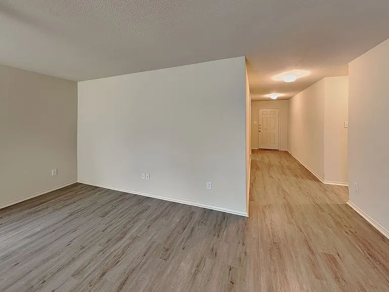 7605 Lake Vista Way — Photo 2