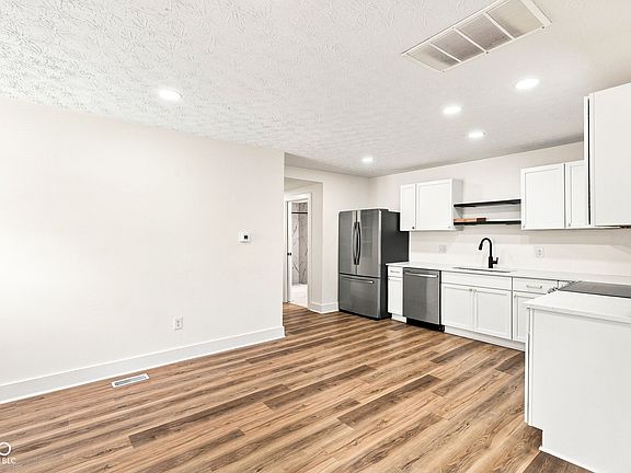 4th image of 1007 S Tremont St