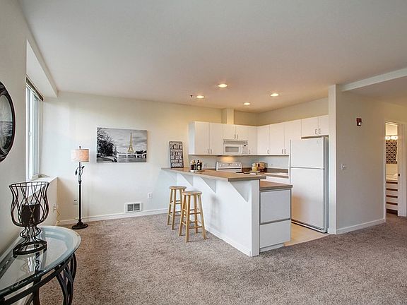 5th image of 524 6th Ave W APT 001