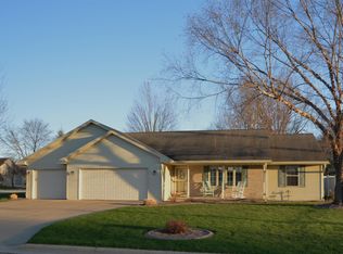 3292 Eastway Dr, Green Bay, WI 54311