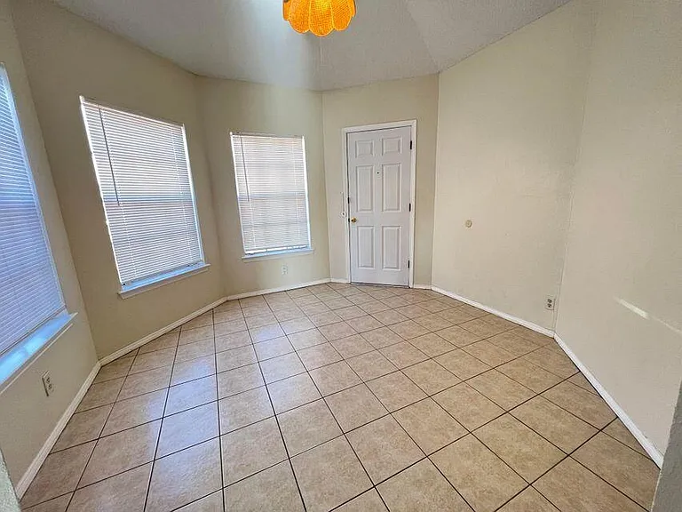11812 Tracy Austin Ln — Photo 9