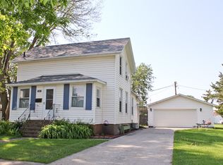 307 2nd St SW, State Center, IA 50247