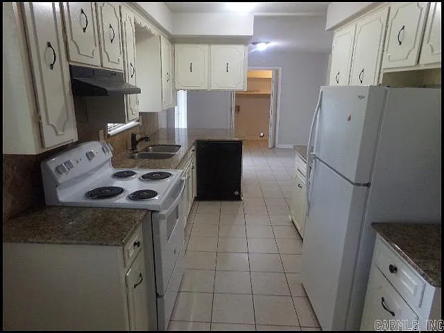 3 bed, 1.5 bath, 1200 sqft, $1,225 — Photo 4