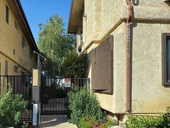 4th image of 340 S Steckel Dr #A