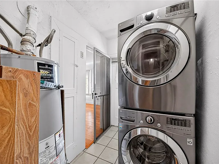 139 S Manhattan Pl — Photo 24
