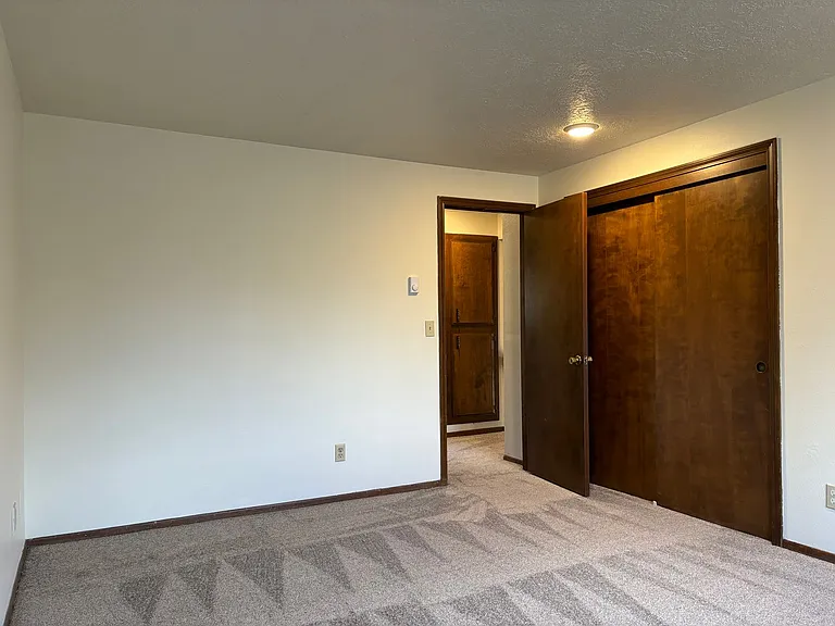 Large Two Bedroom Duplex in South Salem — Photo 6