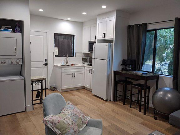 2nd image of 6225 Zelzah Ave