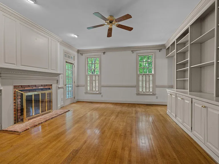 2113 Fallon Oaks Ct — Photo 11