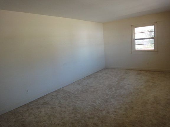 5th image of 120 N Davis Dr