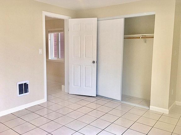 4th image of 2463 30th Ave