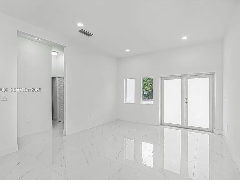 2419 NW 97th St — Photo 5