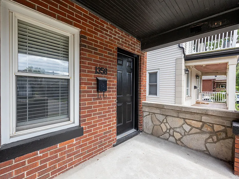 1358 Pierre Ave #UPPER — Photo 10