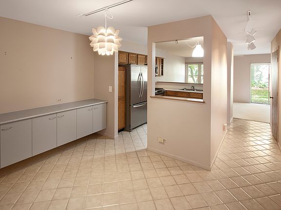 4th image of 385 W Hamilton Dr