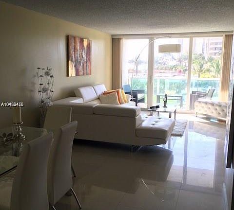 2nd image of 100 Bayview Dr APT 209