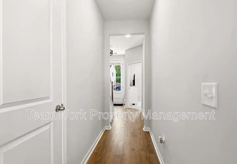 506 Green Fern Dr — Photo 5