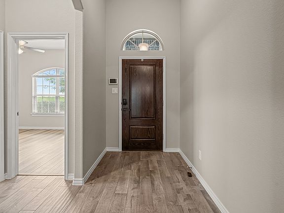 5th image of 1612 Abigail Ln