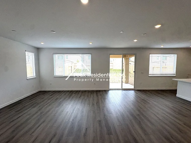 12636 Hereford Ave — Photo 10