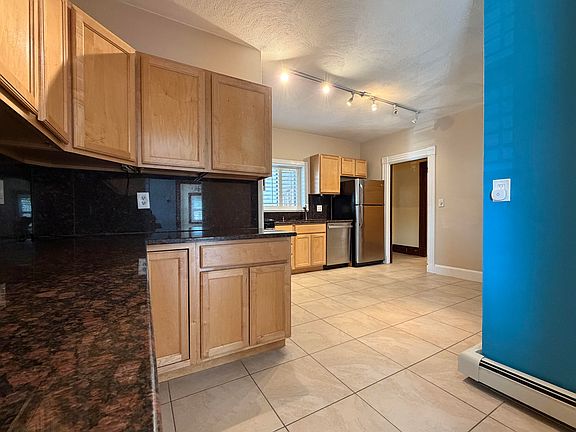 3rd image of 11 Pembroke St APT 2
