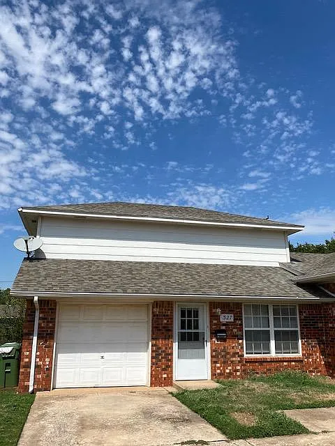 327 W Vandament Ave
