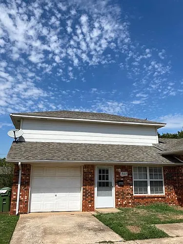 327 W Vandament Ave Photo 1