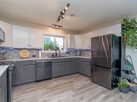 2nd image of 749 Marchmont Rd