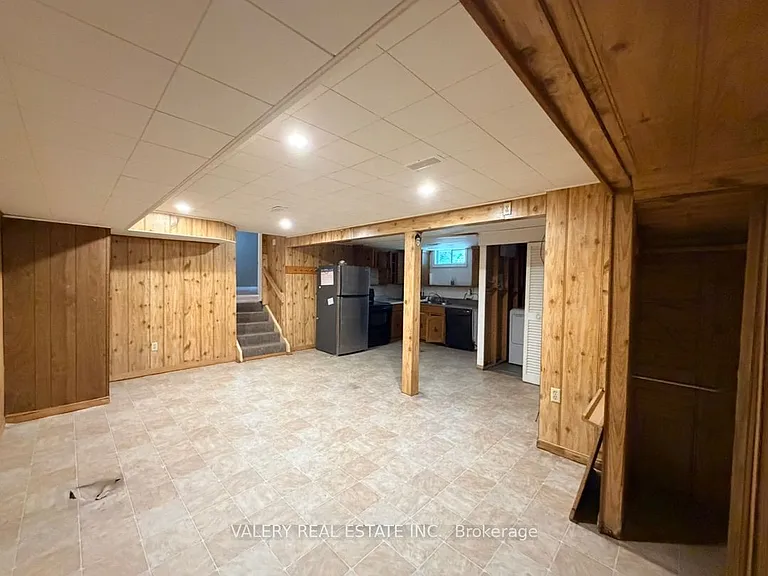 63 Paperbirch Cres #B — Photo 23