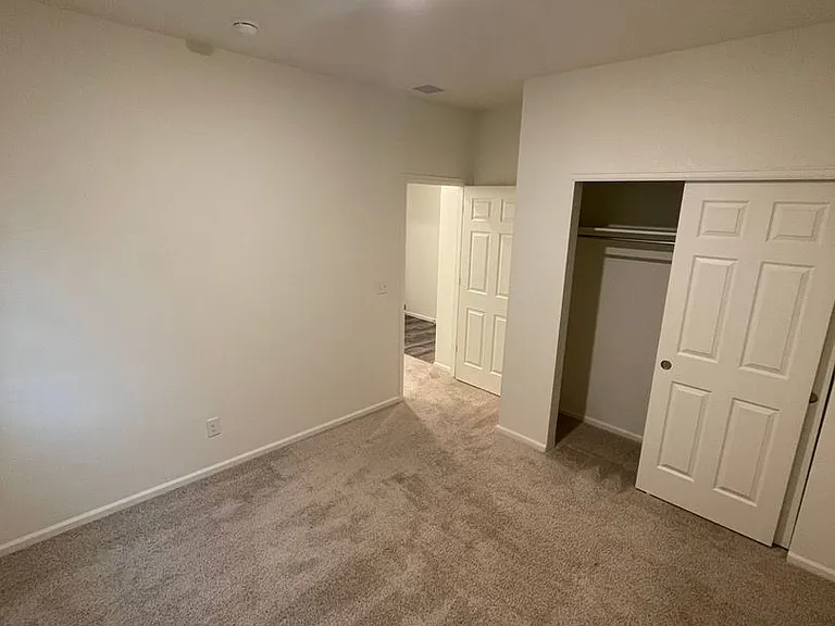 1576 Clarendon Dr — Photo 11