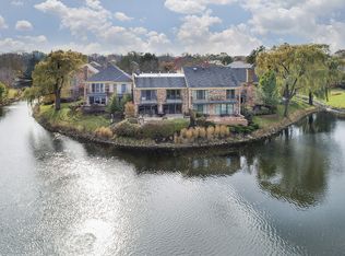 14 The Court Of Island Point, Northbrook, IL