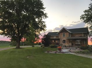 N7945 Dead End Rd, Ixonia, WI 53036