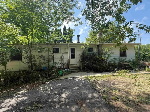 8018 Town Hall Rd, Kewaskum, WI 53040