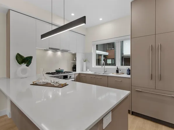 342 Mountain Hwy #312, North Vancouver, BC V7J 2K8