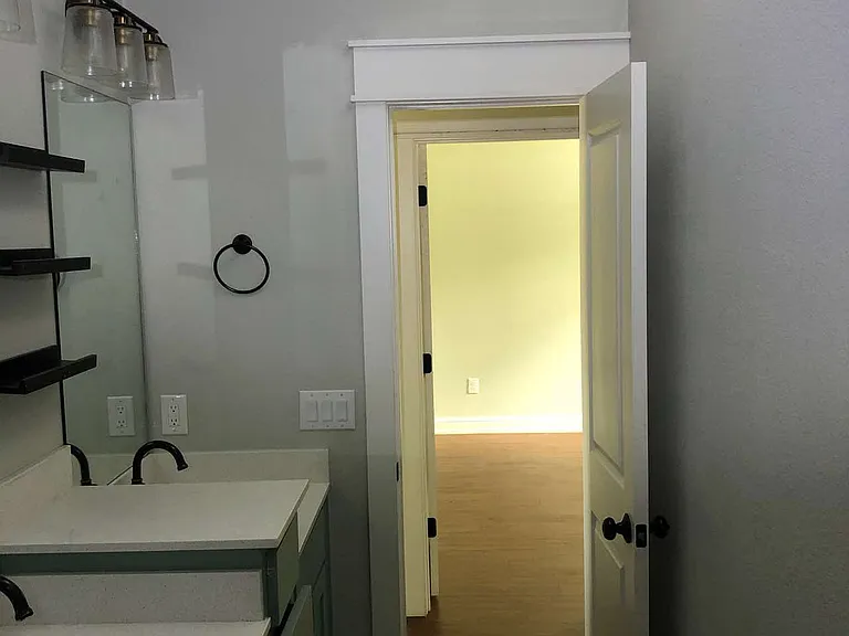 808 W Hull St — Photo 15