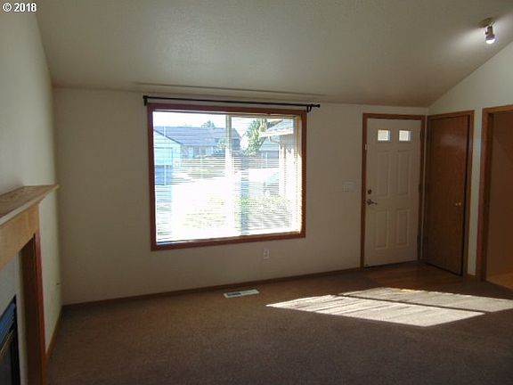 4th image of 5320 NE 70th Cir