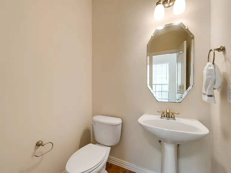 7941 Hannah St — Photo 9