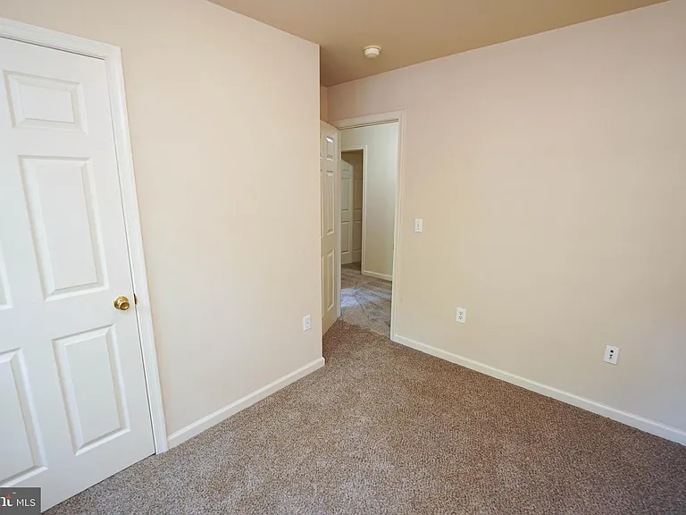 935 Queen Ave — Photo 37