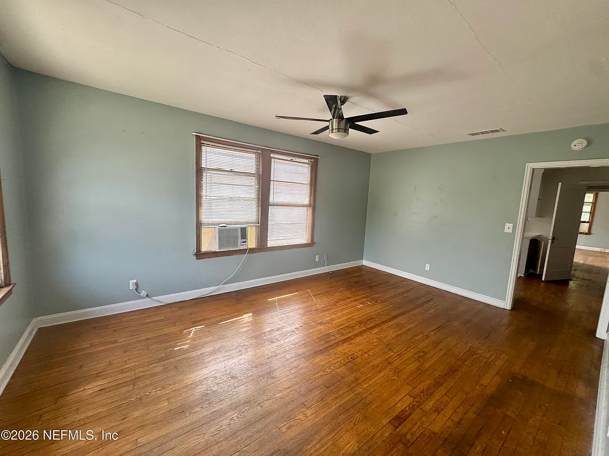 Building Photo - 2338 Oak St #3