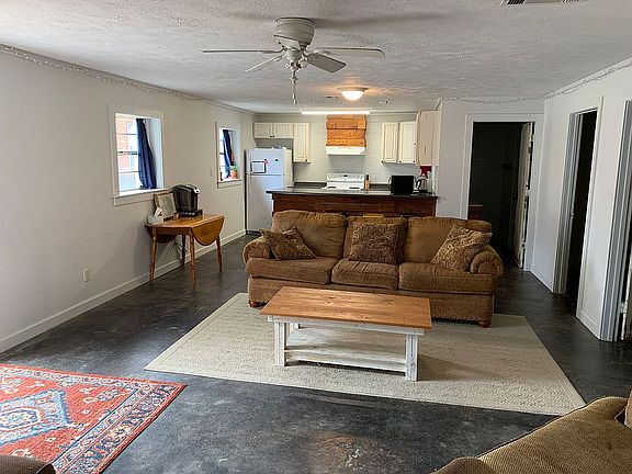 3rd image of 507 N Clinic St