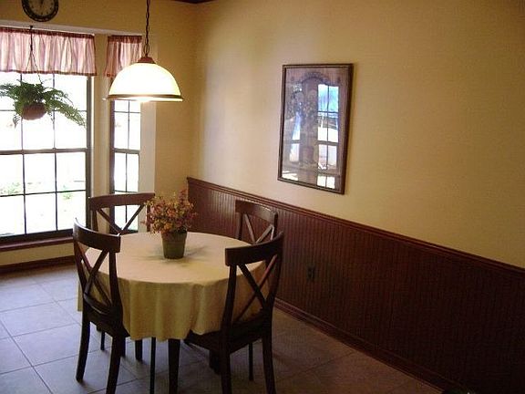 Eat-in kitchen