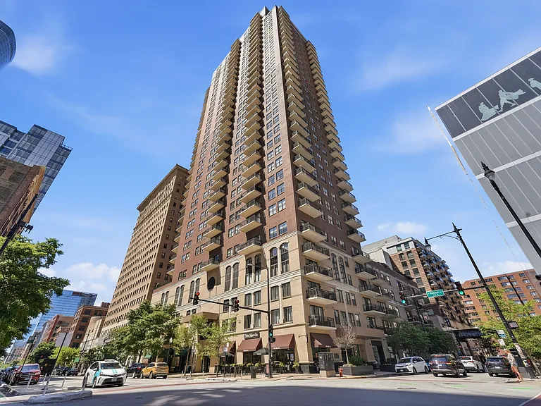 41 E 8th St #2905 — Photo 1