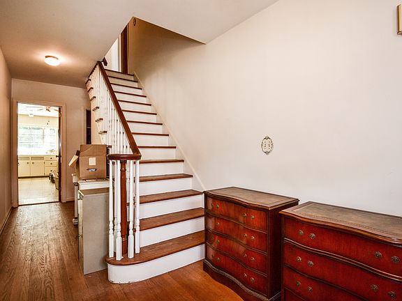 2nd image of 11 Bentay Dr