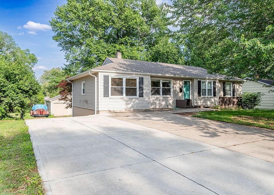 5527 Barton Ln, Shawnee, KS 66203 | MLS #2435730 | Zillow